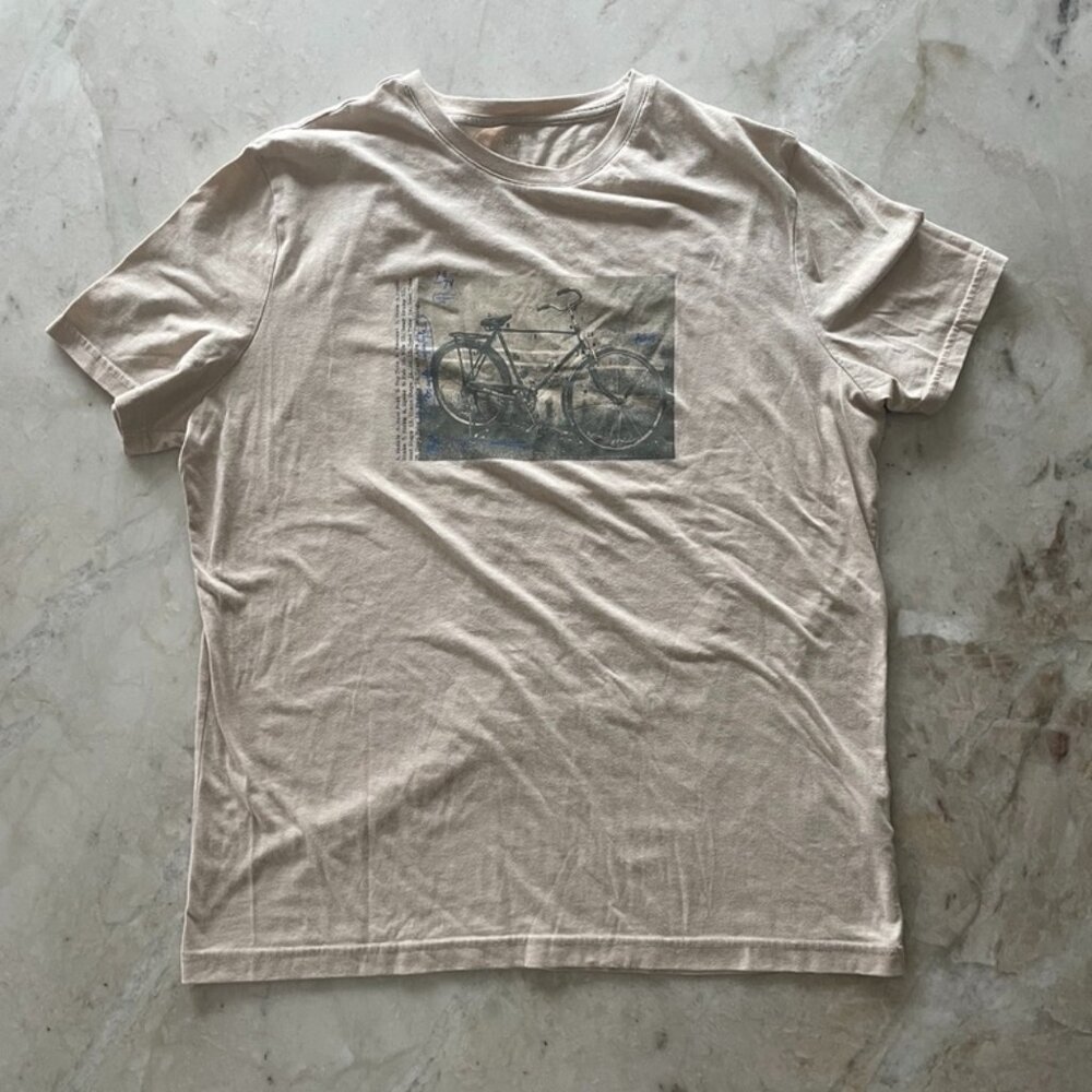 Banana Republic Men's Cream and Grey T-shirt